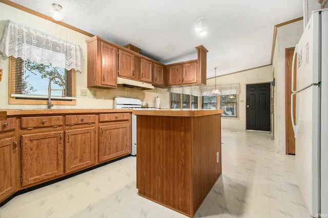 $199,900 | 13426 North Hillside Drive, Syracuse, IN 46567