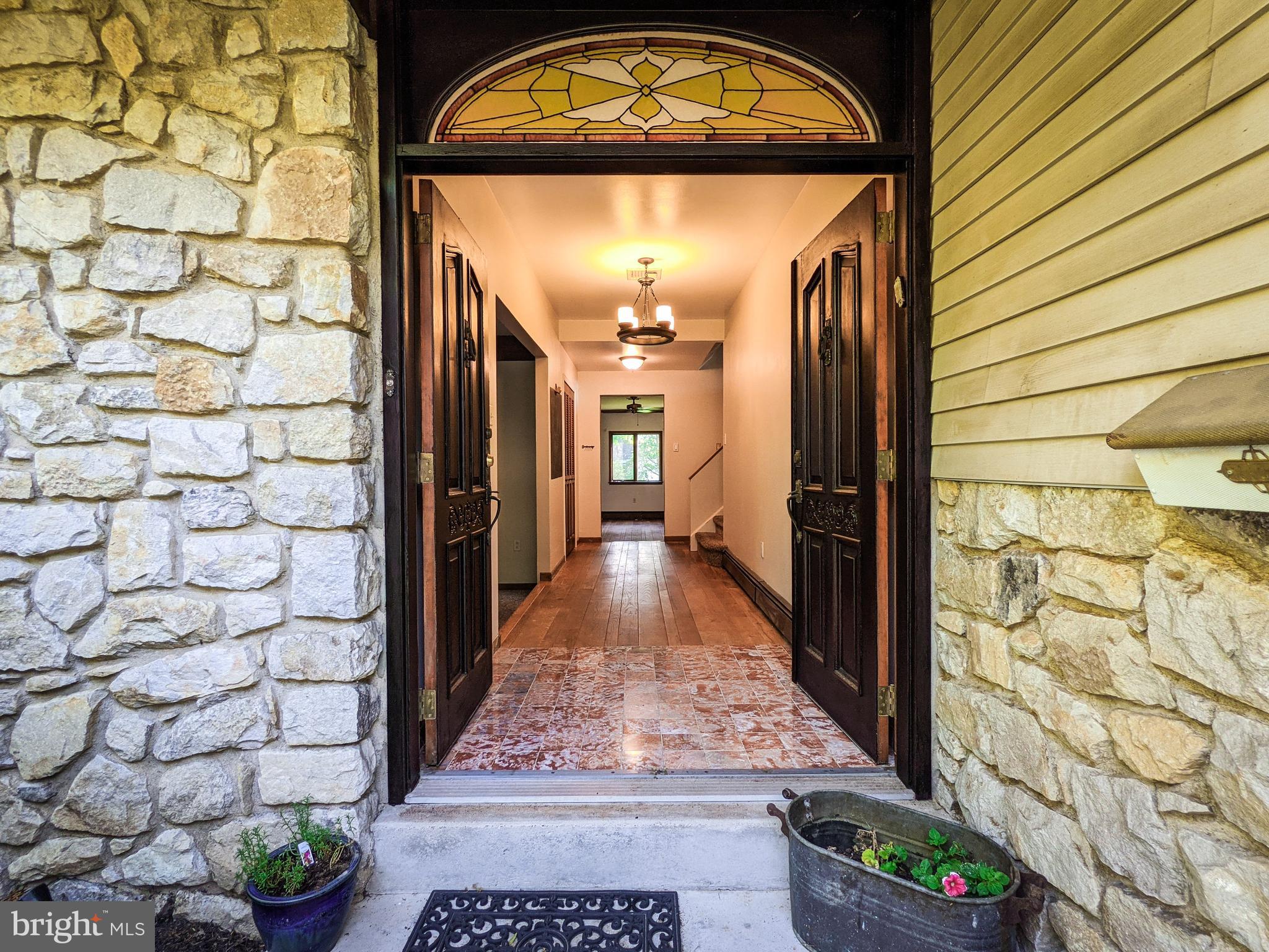 619 Davis Road Cheltenham, PA 19012 - Photo 3 of 45