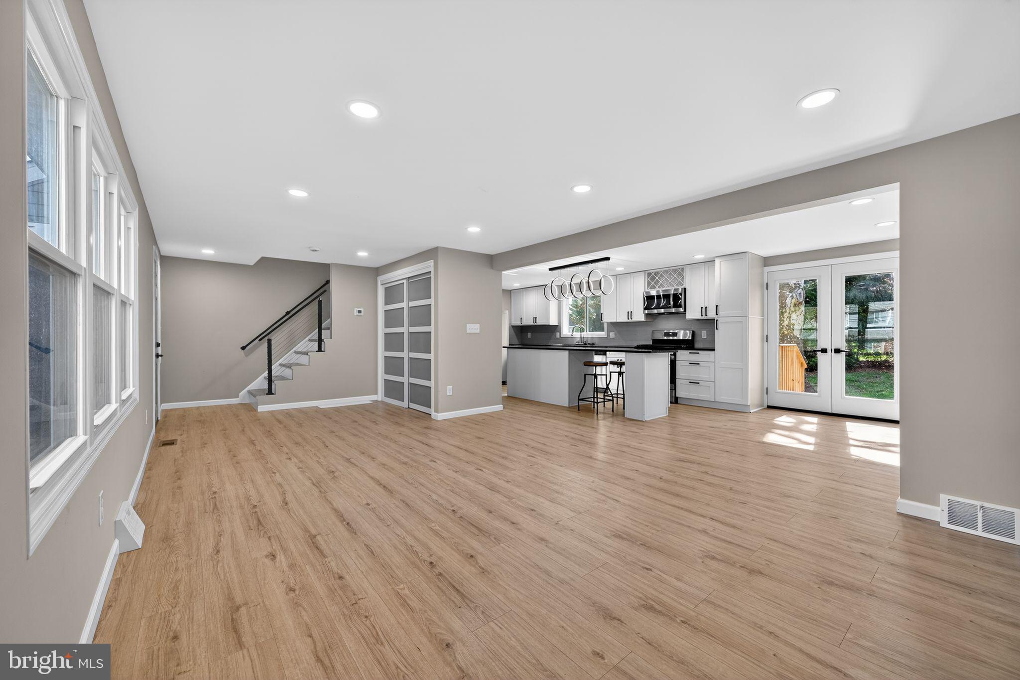 299 Kent Road Warminster, PA 18974 - Photo 3 of 33 Spacious modern living area with light.