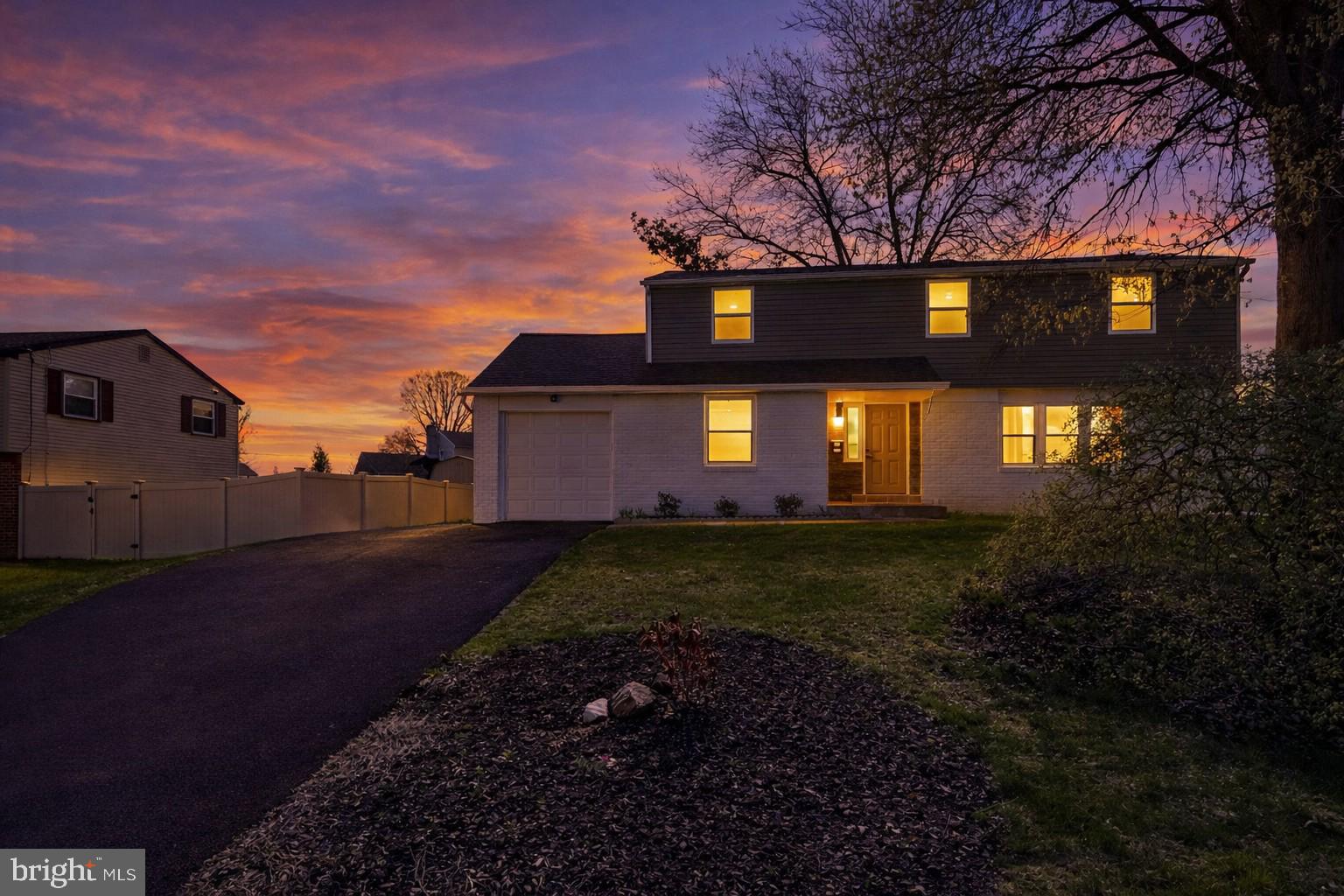 299 Kent Road Warminster, PA 18974 - Photo 33 of 33 Charming home at twilight glow.