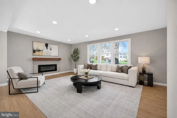 $638,500 | 299 Kent Road, Warminster, PA 18974