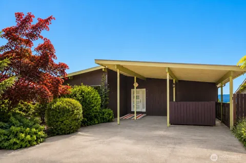 $950,000 | 4977 19th Avenue South, Seattle, WA 98108