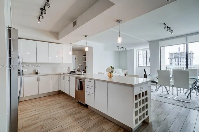 $4,600 | 999 Southwest 1st Avenue, Unit 1612, Miami, FL 33130