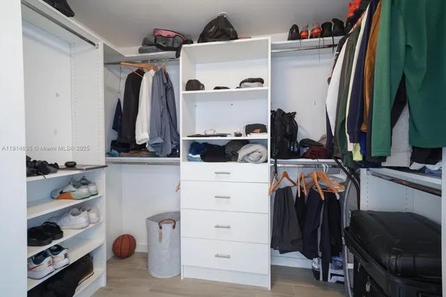 $4,600 | 999 Southwest 1st Avenue, Unit 1612, Miami, FL 33130