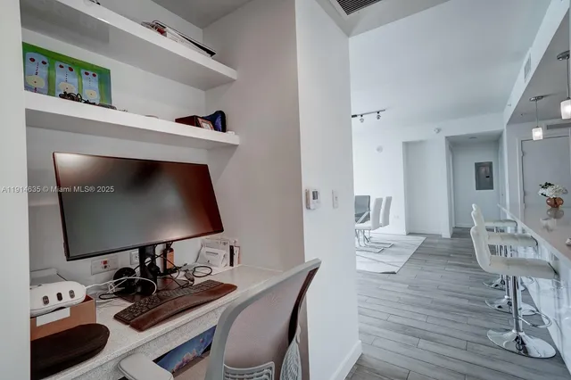 $4,600 | 999 Southwest 1st Avenue, Unit 1612, Miami, FL 33130