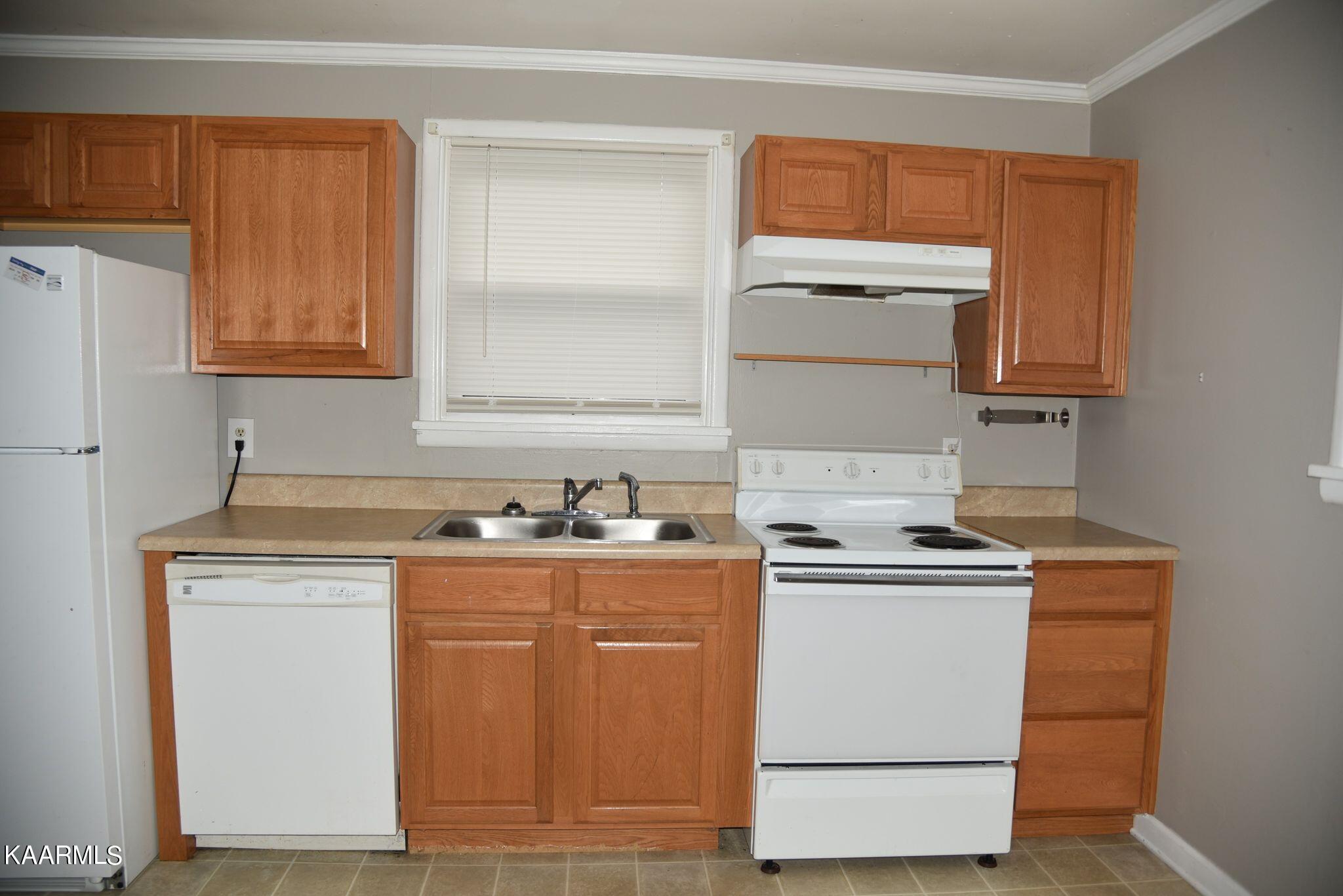 406 Walfred Road Knoxville, TN 37912 - Photo 2 of 26 270307696_336413678110952_75130943420962