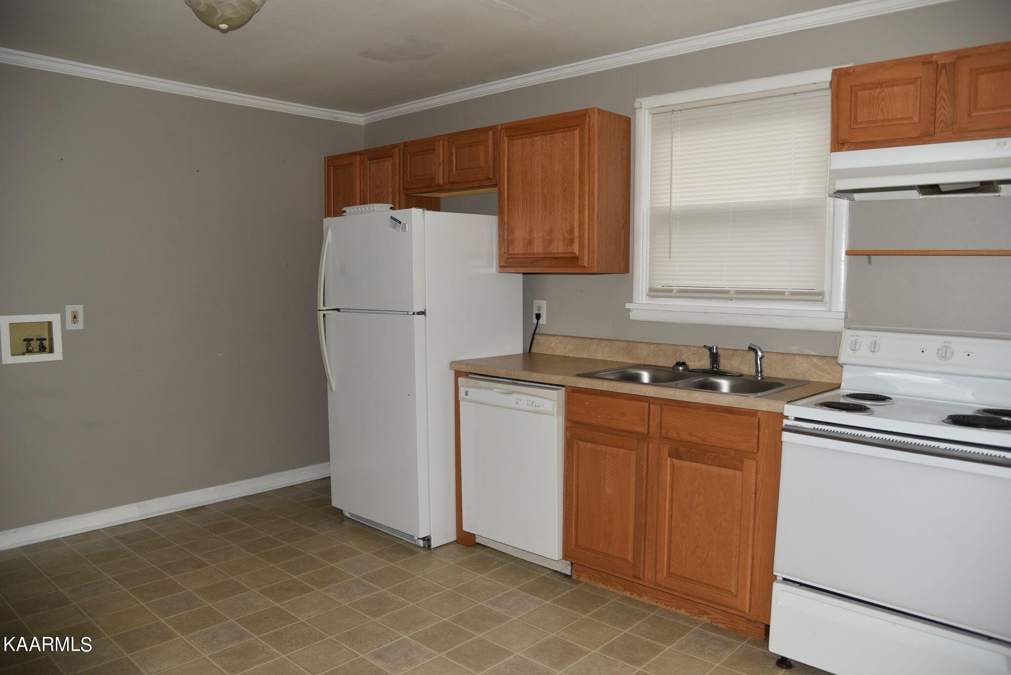 406 Walfred Road Knoxville, TN 37912 - Photo 4 of 26 271208041_476321037250545_57101343087949