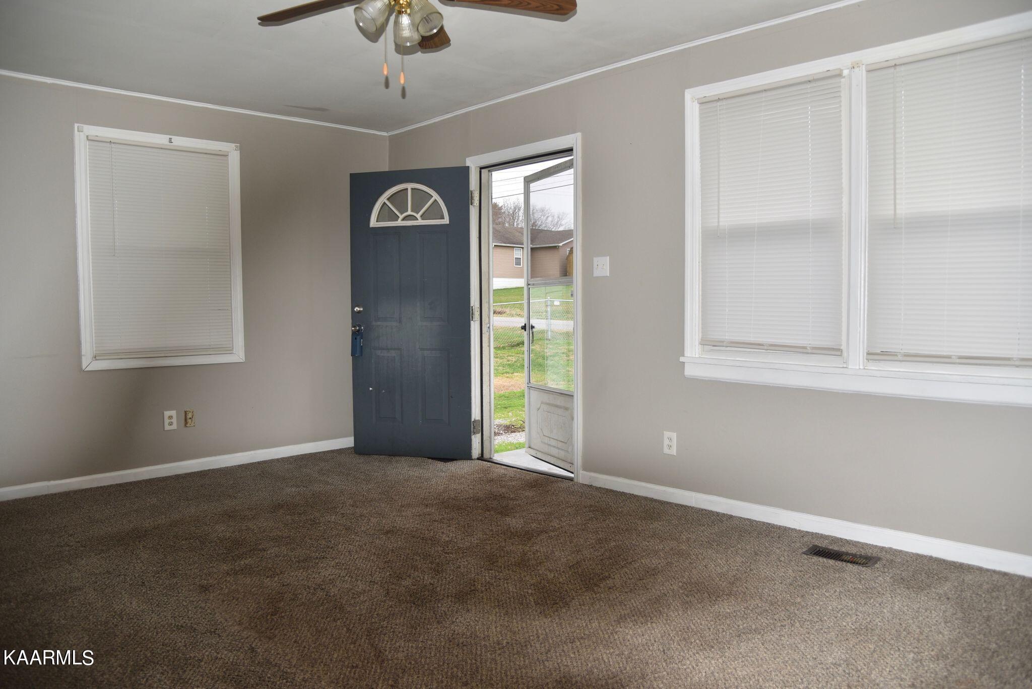 406 Walfred Road Knoxville, TN 37912 - Photo 7 of 26 270973288_715735286000093_42443293166306