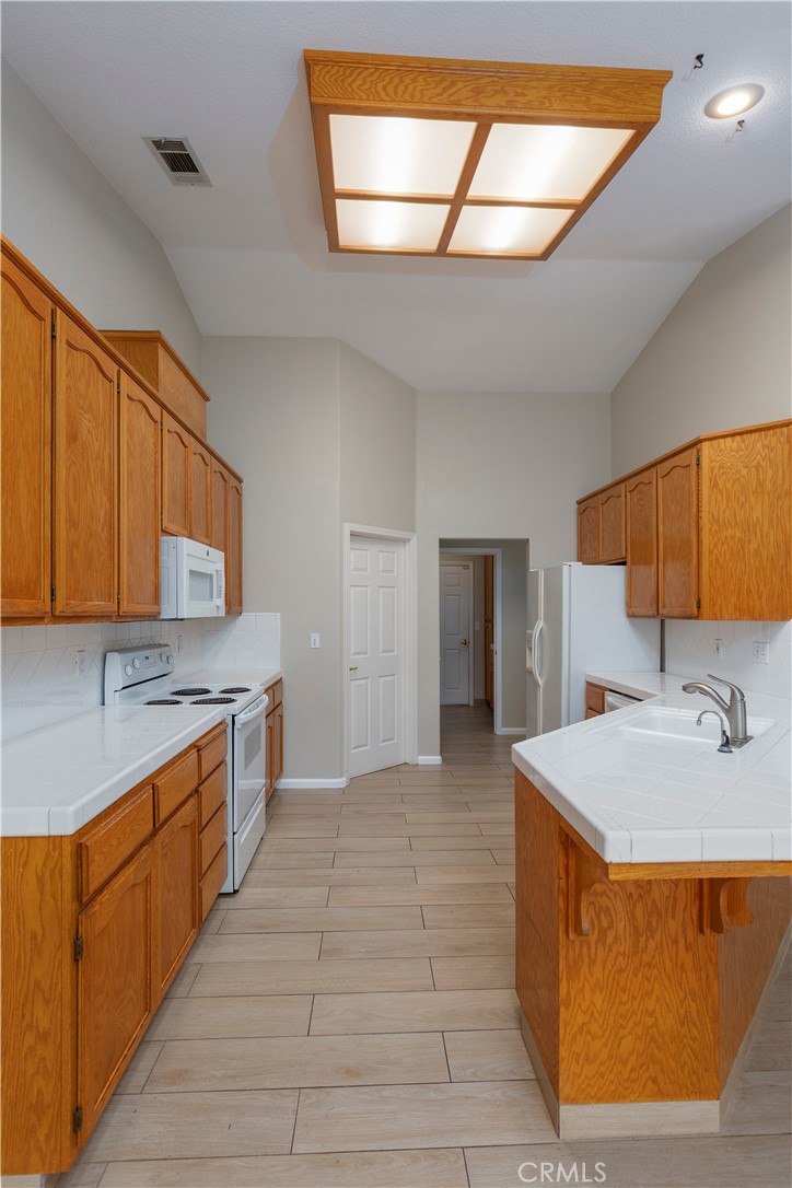 1276 Panorama Point Court Merced, CA 95340 - Photo 8 of 35