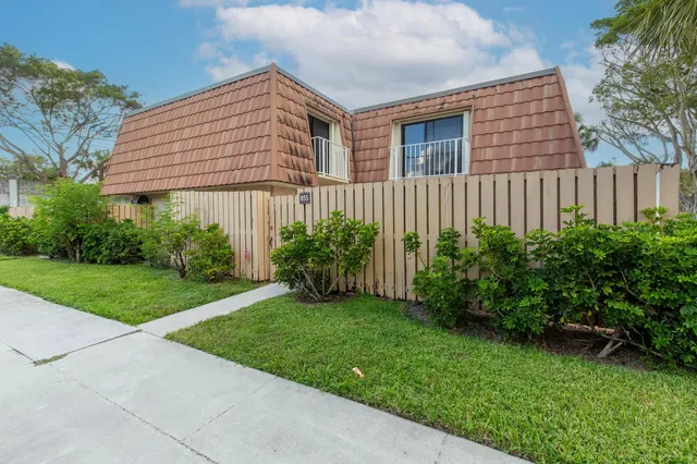 $2,450 | 855 Blue Ridge Circle, West Palm Beach, FL 33409