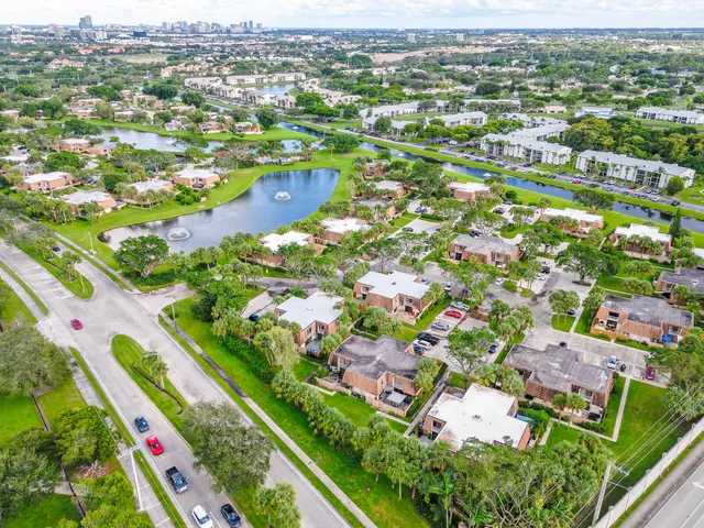 $2,450 | 855 Blue Ridge Circle, West Palm Beach, FL 33409