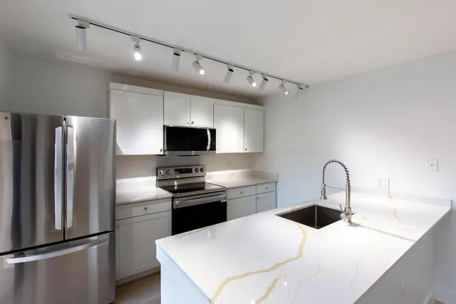 $2,450 | 855 Blue Ridge Circle, West Palm Beach, FL 33409