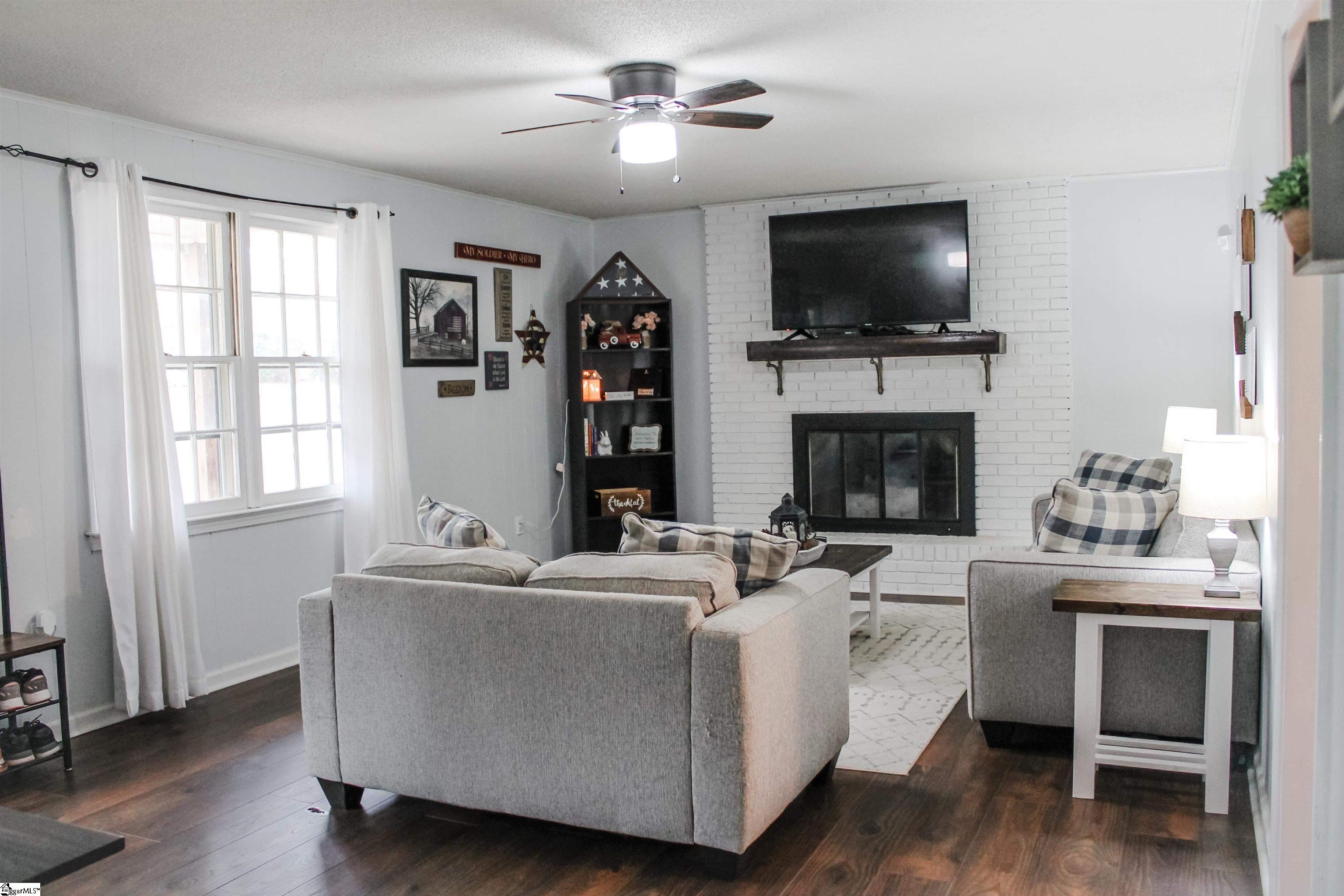 507 Timberlane Road Greer, SC 29651 - Photo 3 of 18