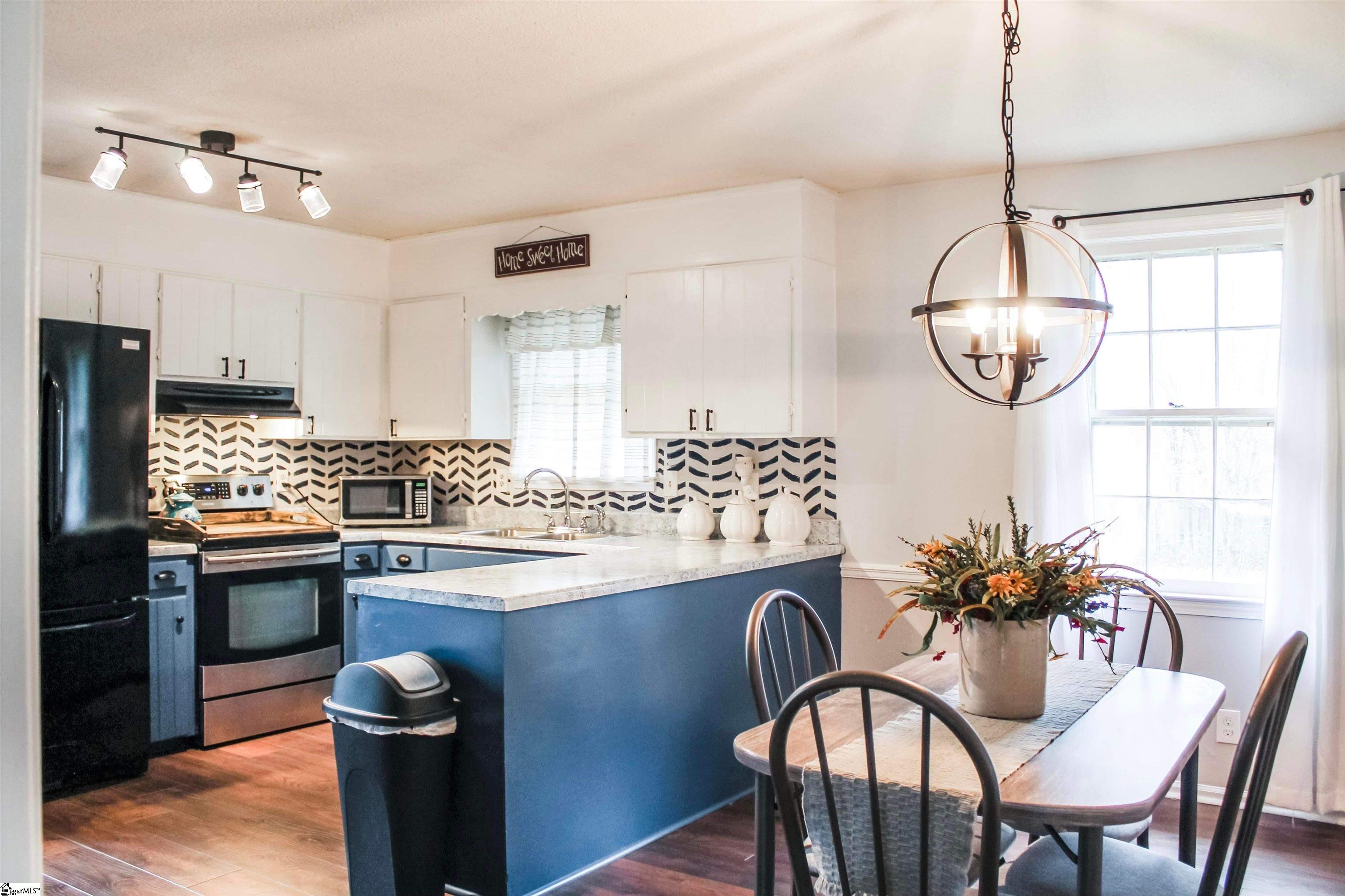 507 Timberlane Road Greer, SC 29651 - Photo 4 of 18