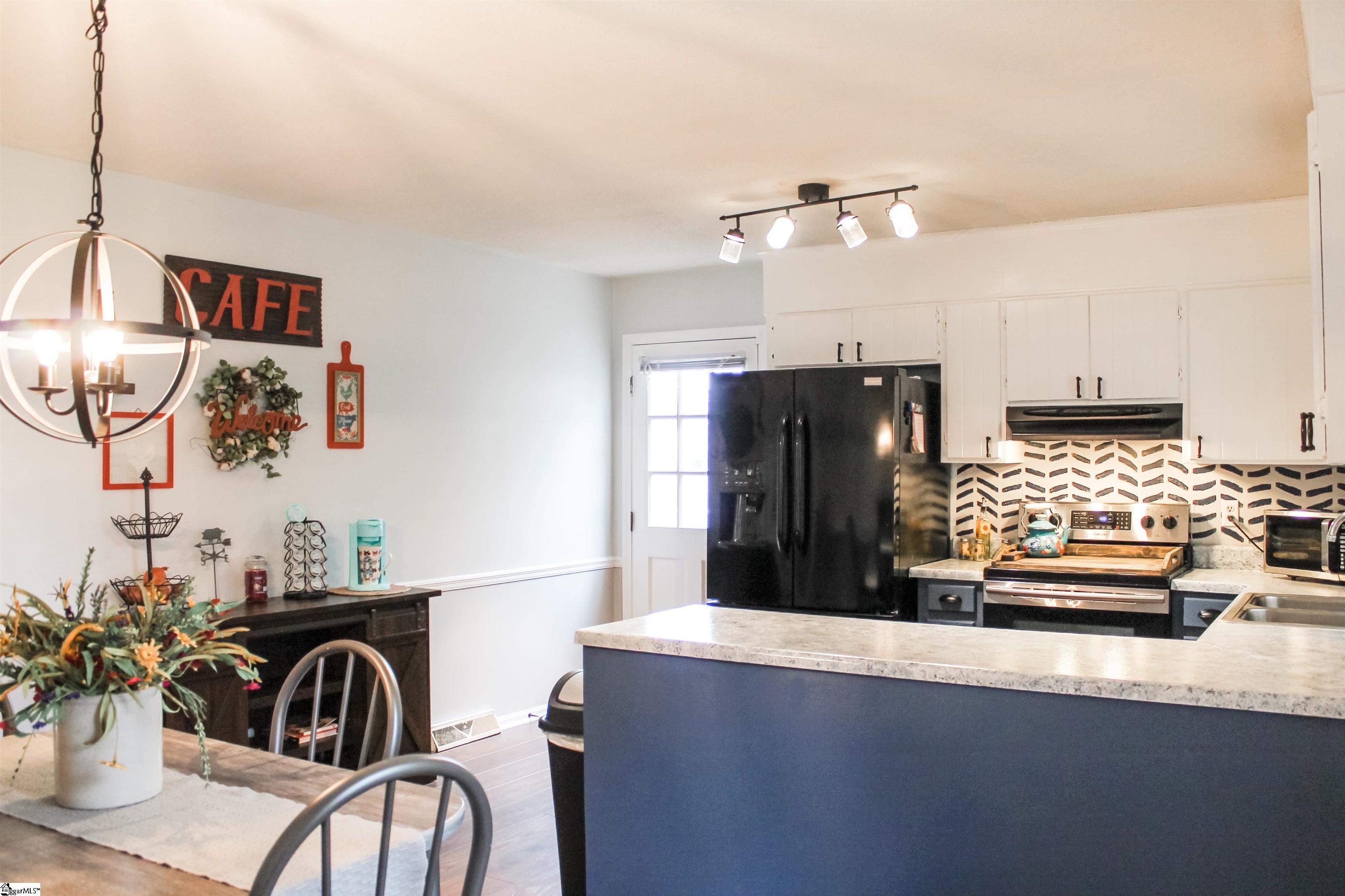 507 Timberlane Road Greer, SC 29651 - Photo 5 of 18