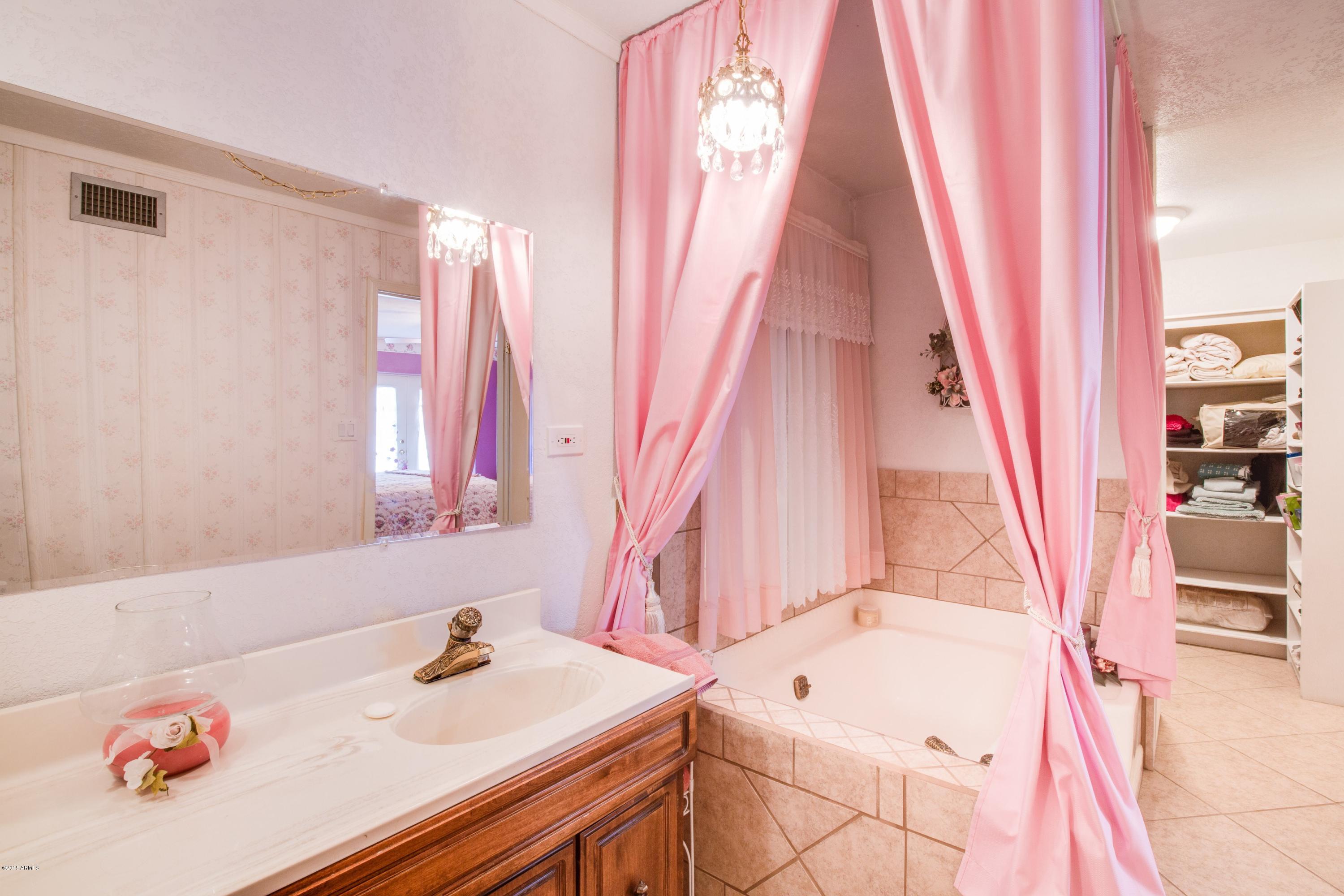 727 Pima Road Globe, AZ 85501 - Photo 13 of 44 014_Master Bathroom