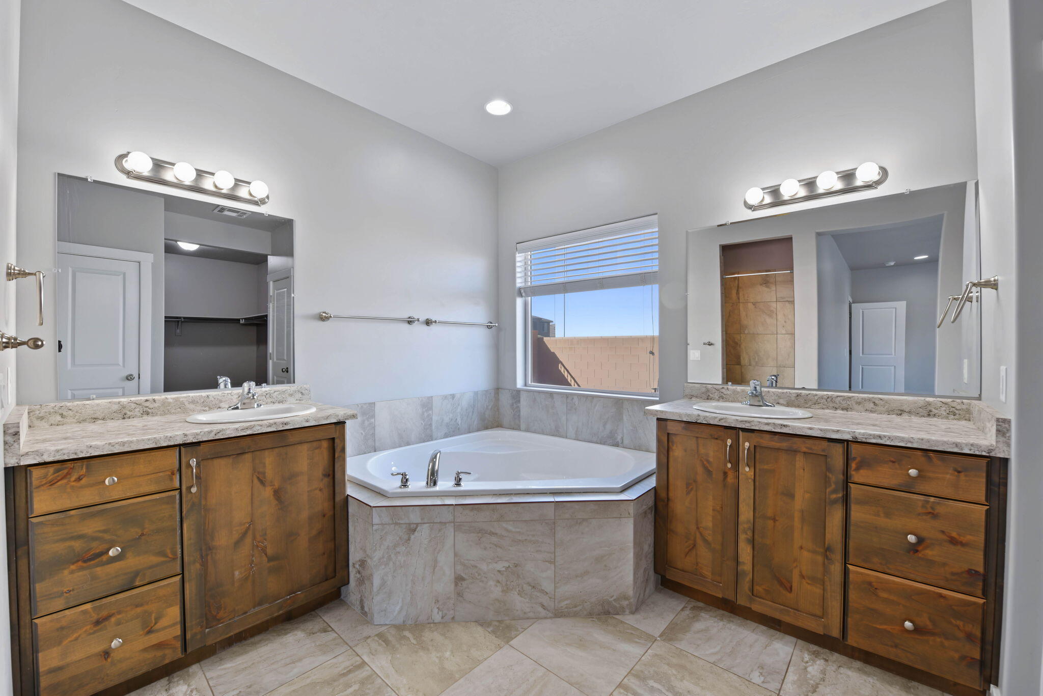 3263 East 3050 S Street St. George, UT 84790 - Photo 21 of 42 Primary Bathroom