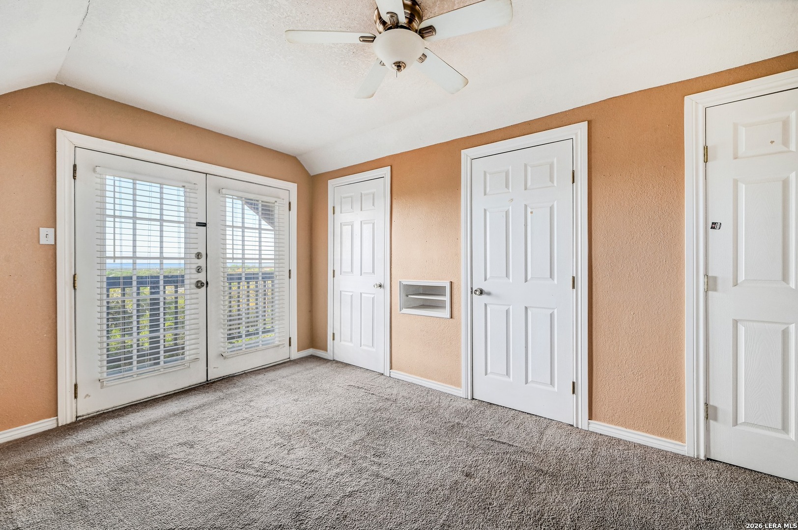 1125 Highpoint Lane Spring Branch, TX 78070 - Photo 13 of 25 an empty room with windows and closet