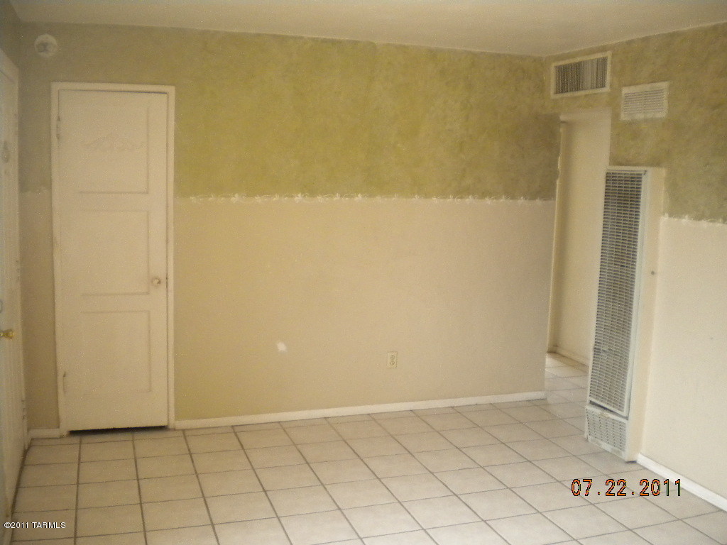 843 West Valencia Road Tucson, AZ 85706 - Photo 4 of 5 Gallery Image 4