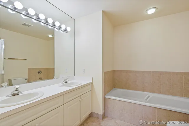 $3,600 | 2435 Bedford Street, Unit 21HH, Stamford, CT 06905