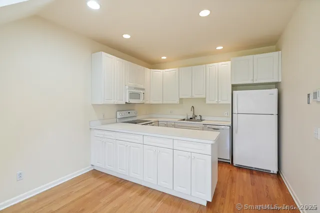 $3,600 | 2435 Bedford Street, Unit 21HH, Stamford, CT 06905