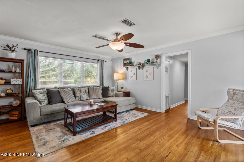 3645 Marianna Road Jacksonville, FL 32217 - Photo 4 of 44 a living room with furniture and wooden floor