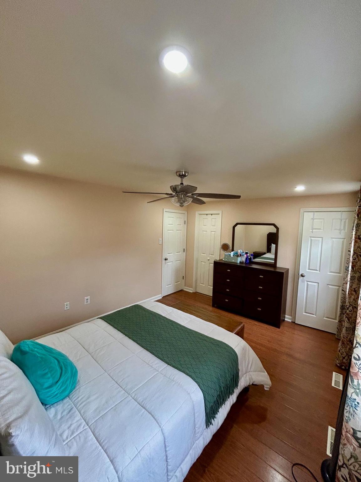 1007 Cape Splitt Harbour Pasadena, MD 21122 - Photo 9 of 19 a bedroom with a bed and a tv