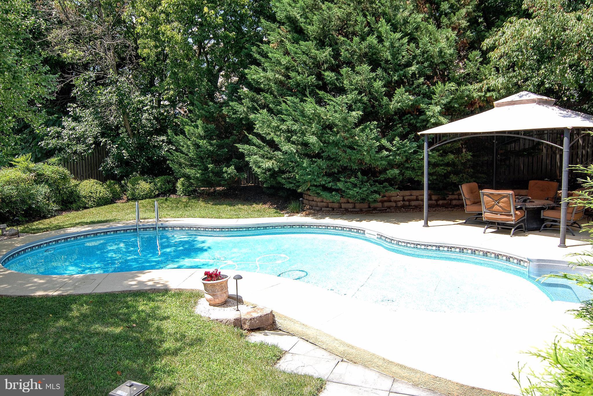 In-ground swimming pool