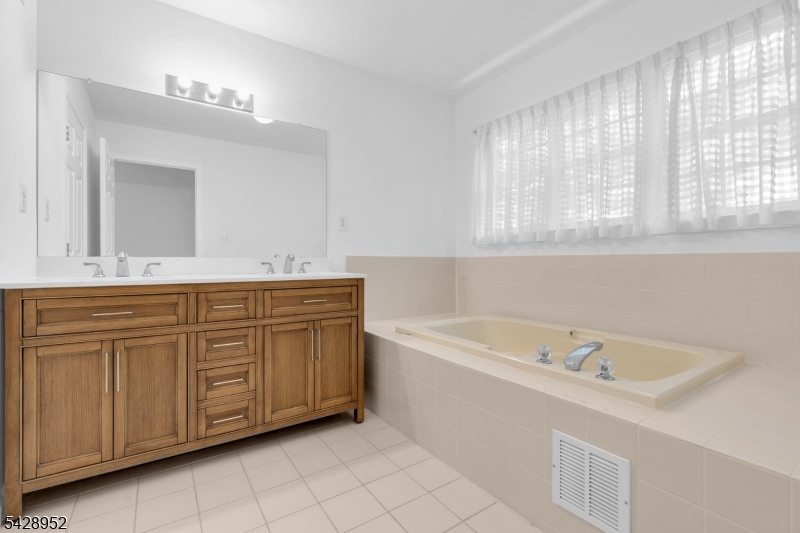 4 Leigh Road Hillsborough, NJ 08844 - Photo 23 of 50