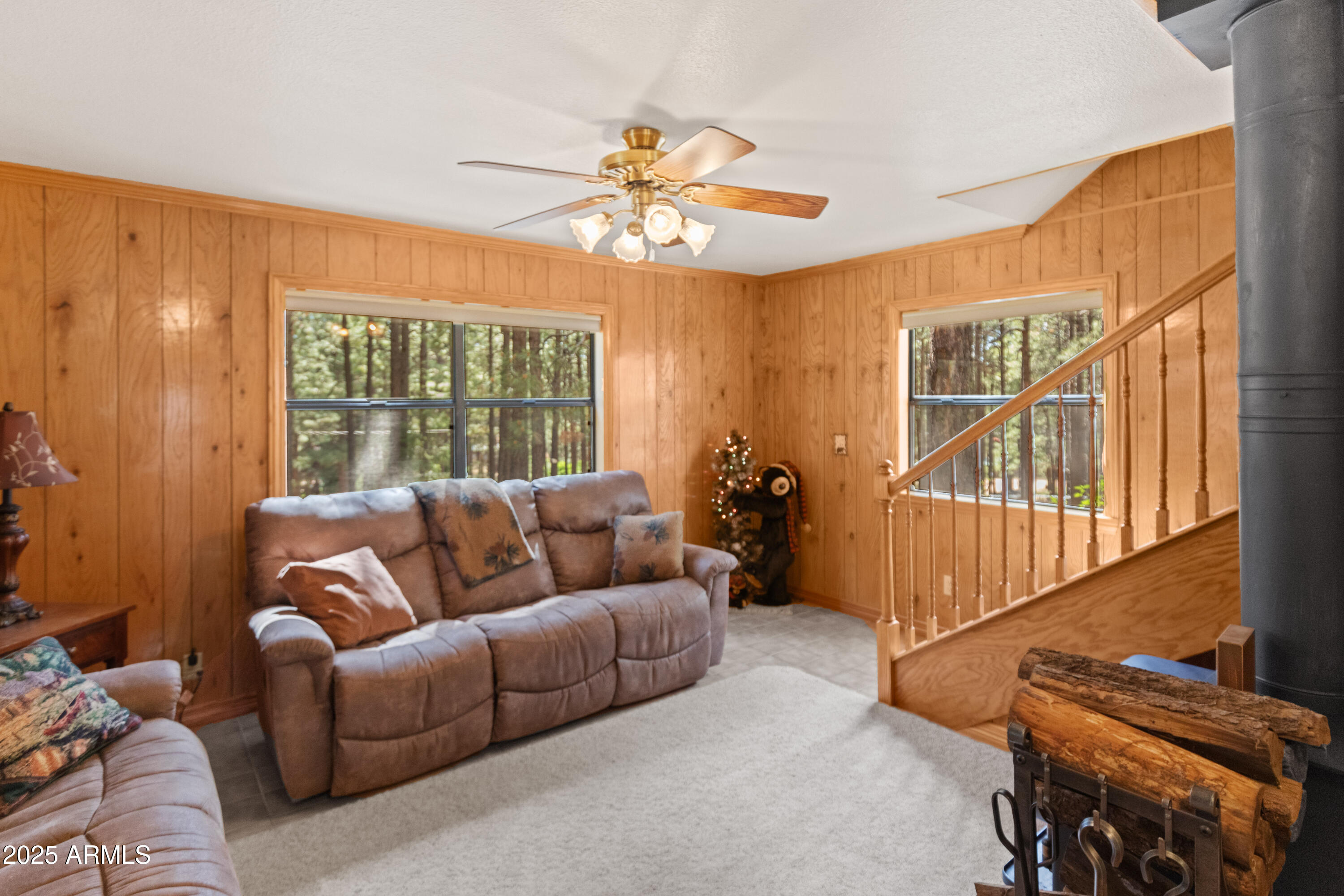 3910 Larson Loop Forest Lakes, AZ 85931 - Photo 28 of 57 Living room
