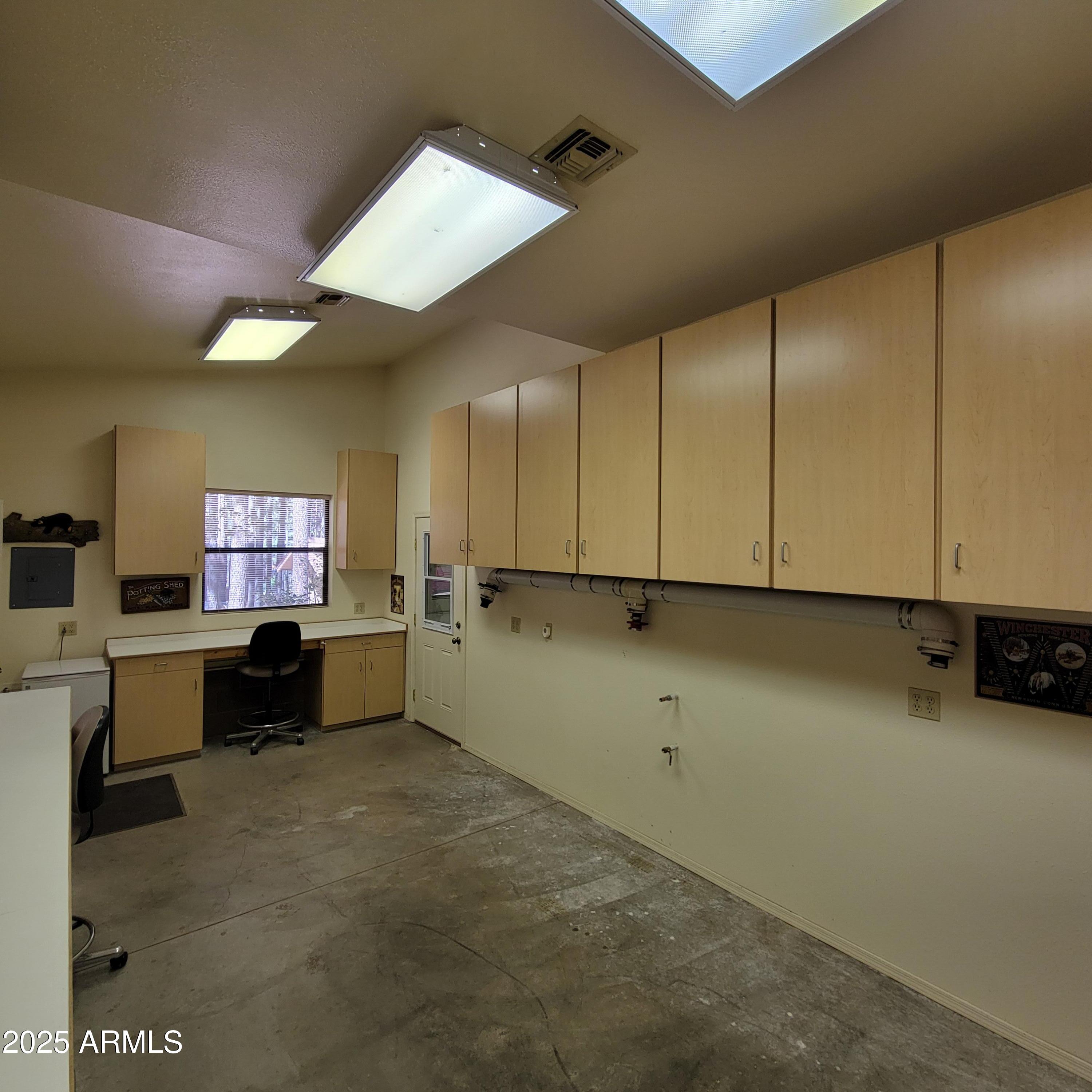 3910 Larson Loop Forest Lakes, AZ 85931 - Photo 49 of 57 Workshop/Crafting room