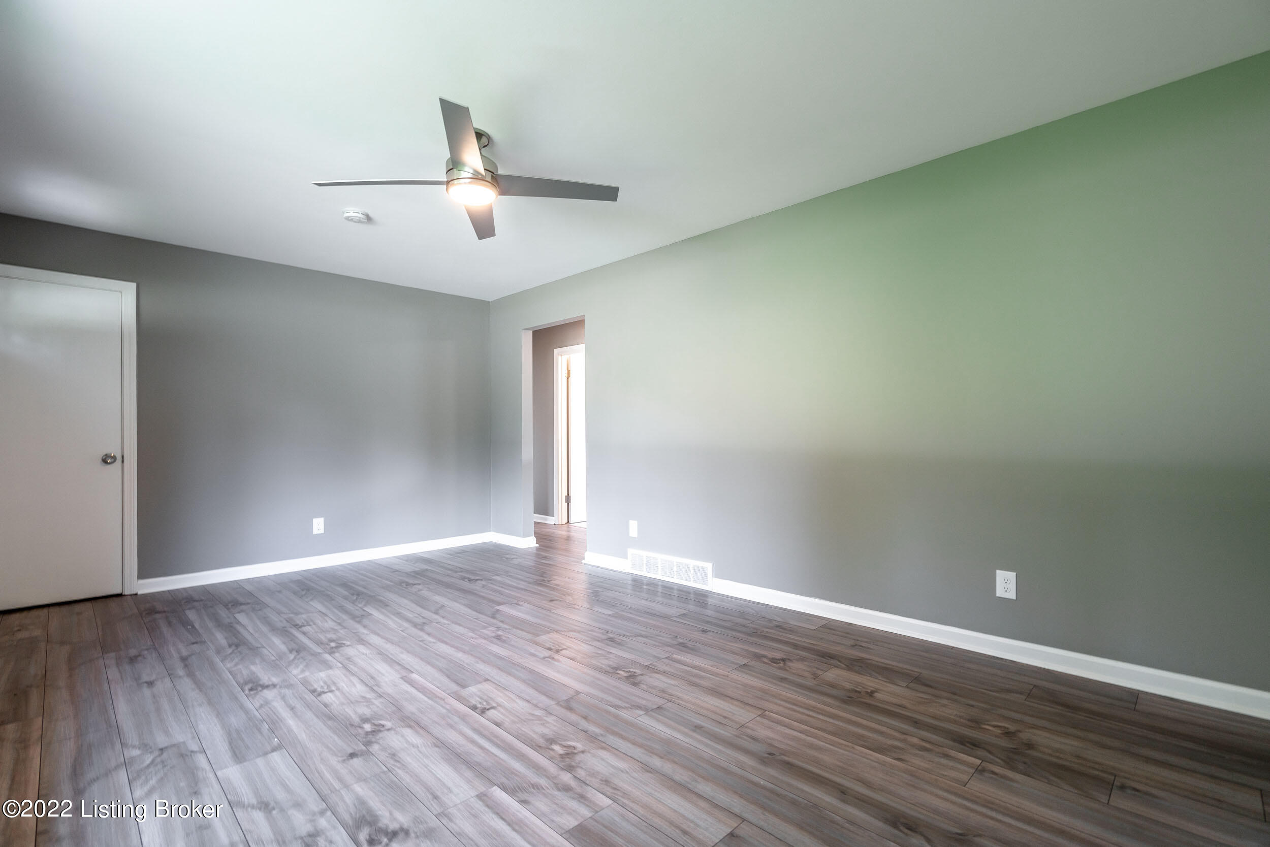8814 Maple Road Louisville, KY 40219 - Photo 16 of 37 8814 Maple Rd-016