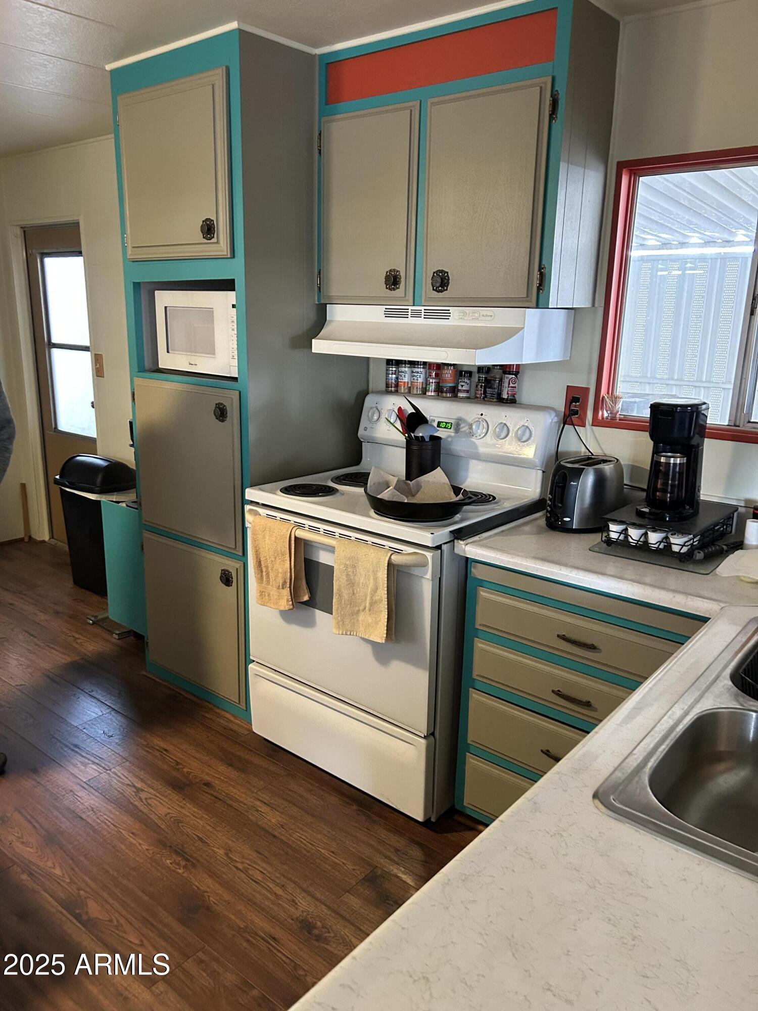 10220 East Apache Trail, Unit 13 Apache Junction, AZ 85120 - Photo 6 of 22 Kitchen