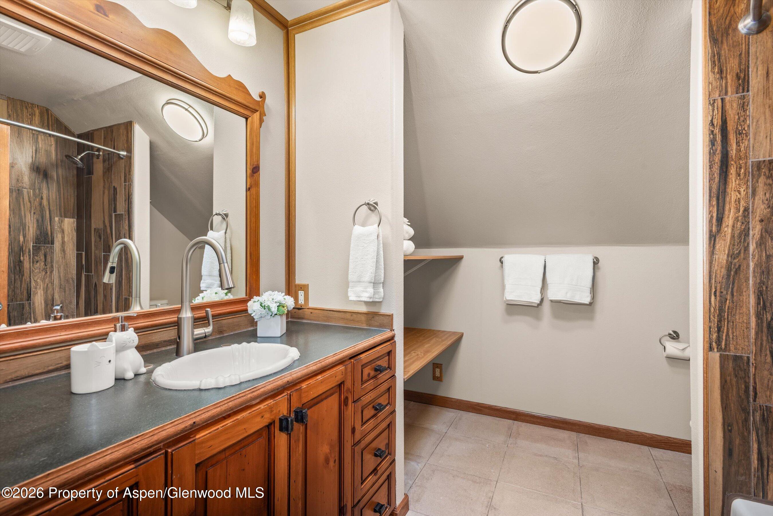 629 Hillcrest Drive Basalt, CO 81621 - Photo 25 of 46 Upper Level Bathroom