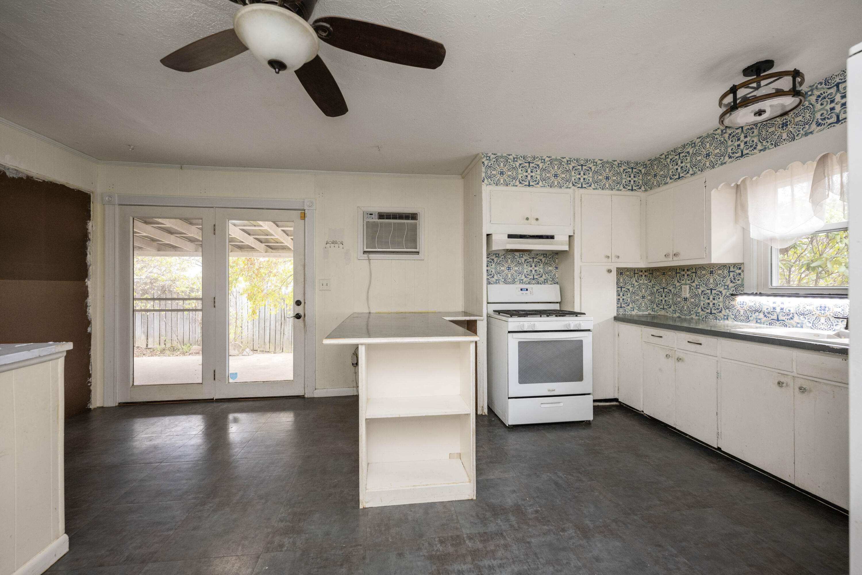 182 East Haiti Road Berea, KY 40403 - Photo 11 of 29 20241204-182-E-Haiti-Rd-tem-011