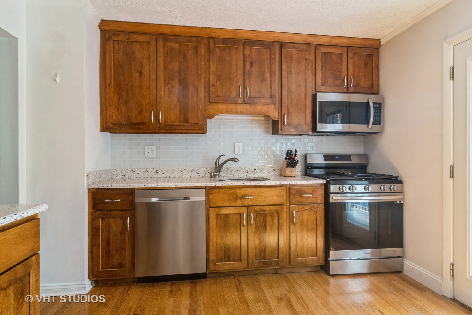 951 East Baldwin Road Palatine, IL 60074 - Photo 9 of 32 Gallery Image 9
