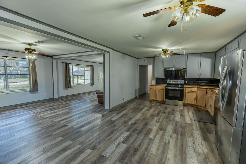 236 Old San Felipe Road Sealy, TX 77474 - Photo 8 of 20 Kitchen