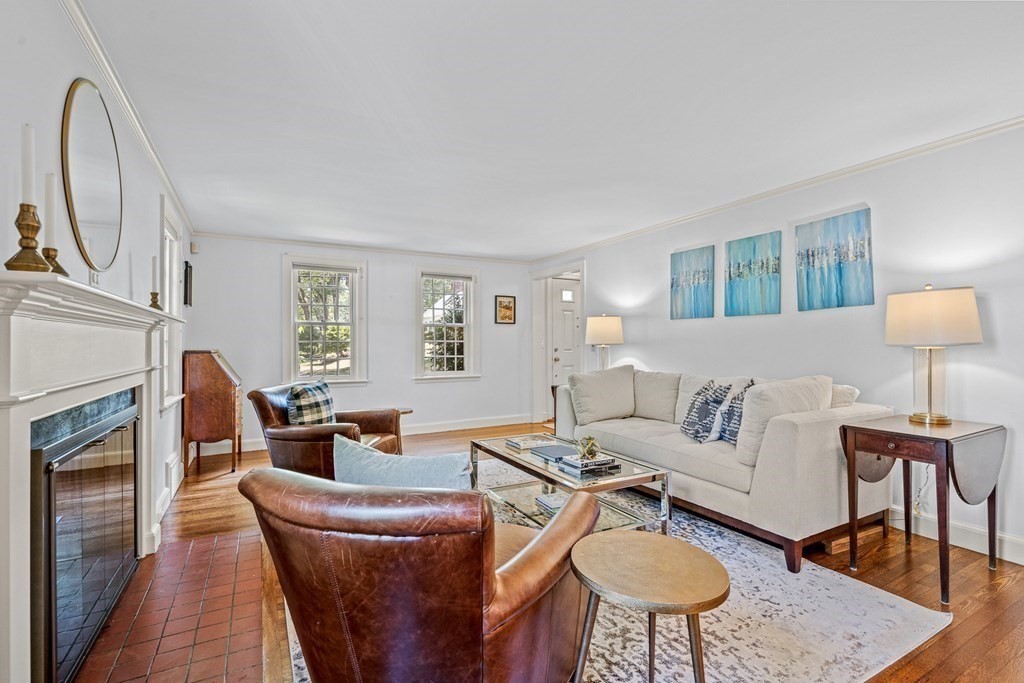 24 Carver Road Wellesley, MA 02481 - Photo 8 of 34