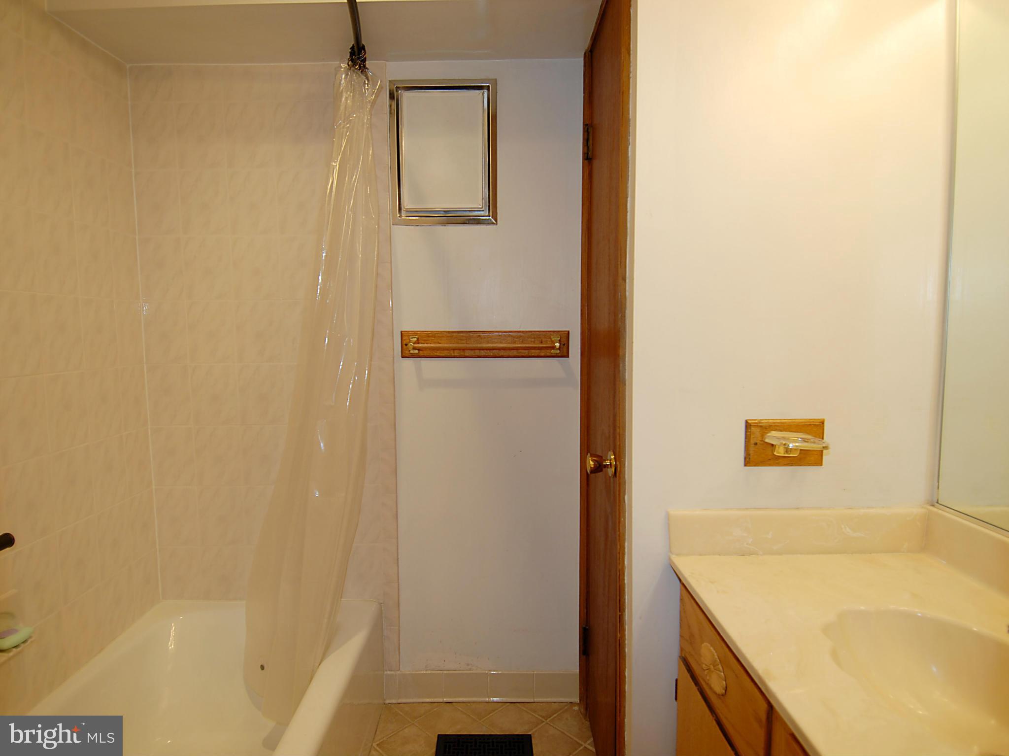 3909 Laurel Road Alexandria, VA 22309 - Photo 16 of 26 Bath