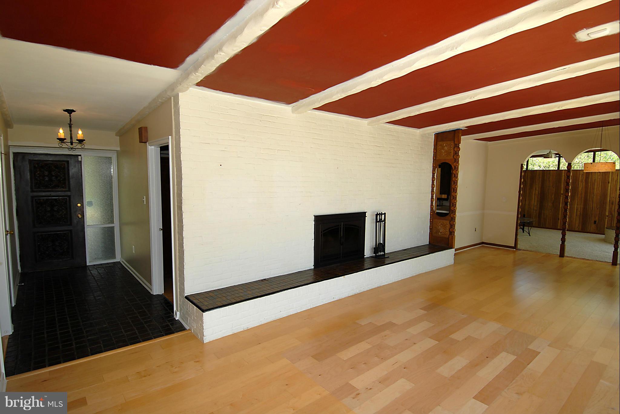 3909 Laurel Road Alexandria, VA 22309 - Photo 4 of 26 Living Room