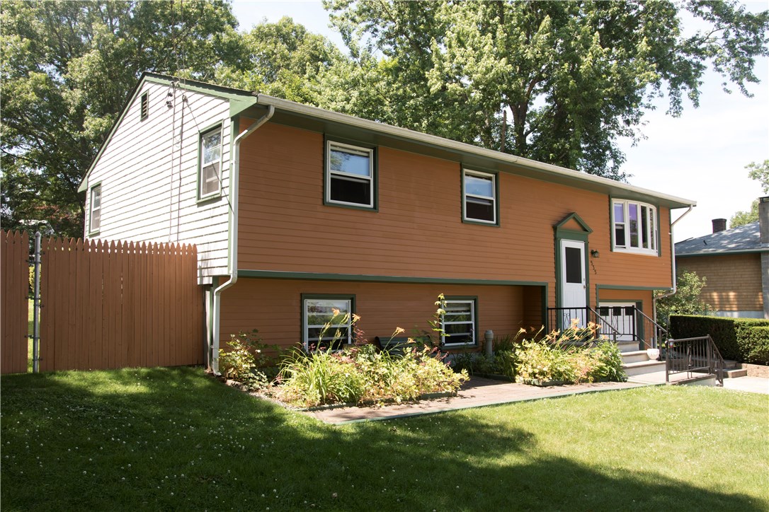 535 Fish Road Tiverton, RI 02878 - Photo 4 of 31