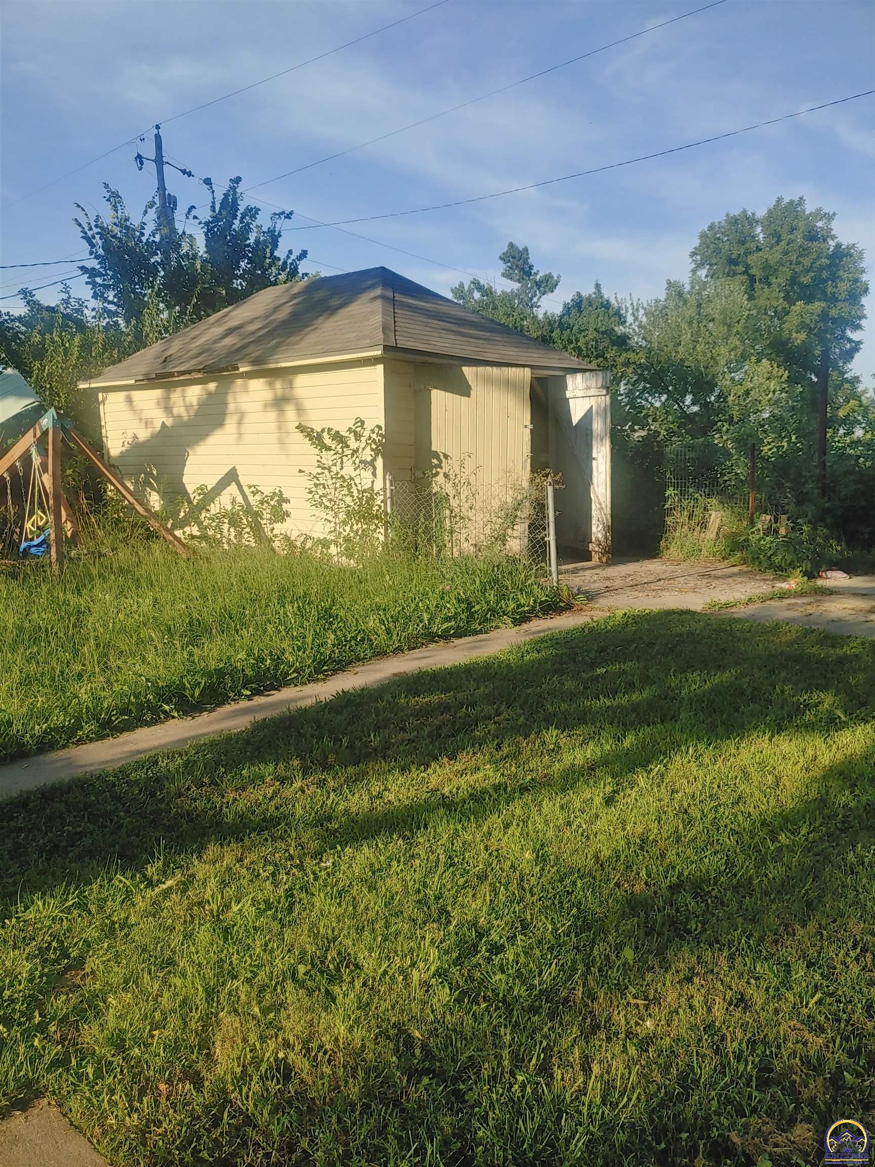 1403 Frazier Street Valley Falls, KS 66088 - Photo 10 of 16