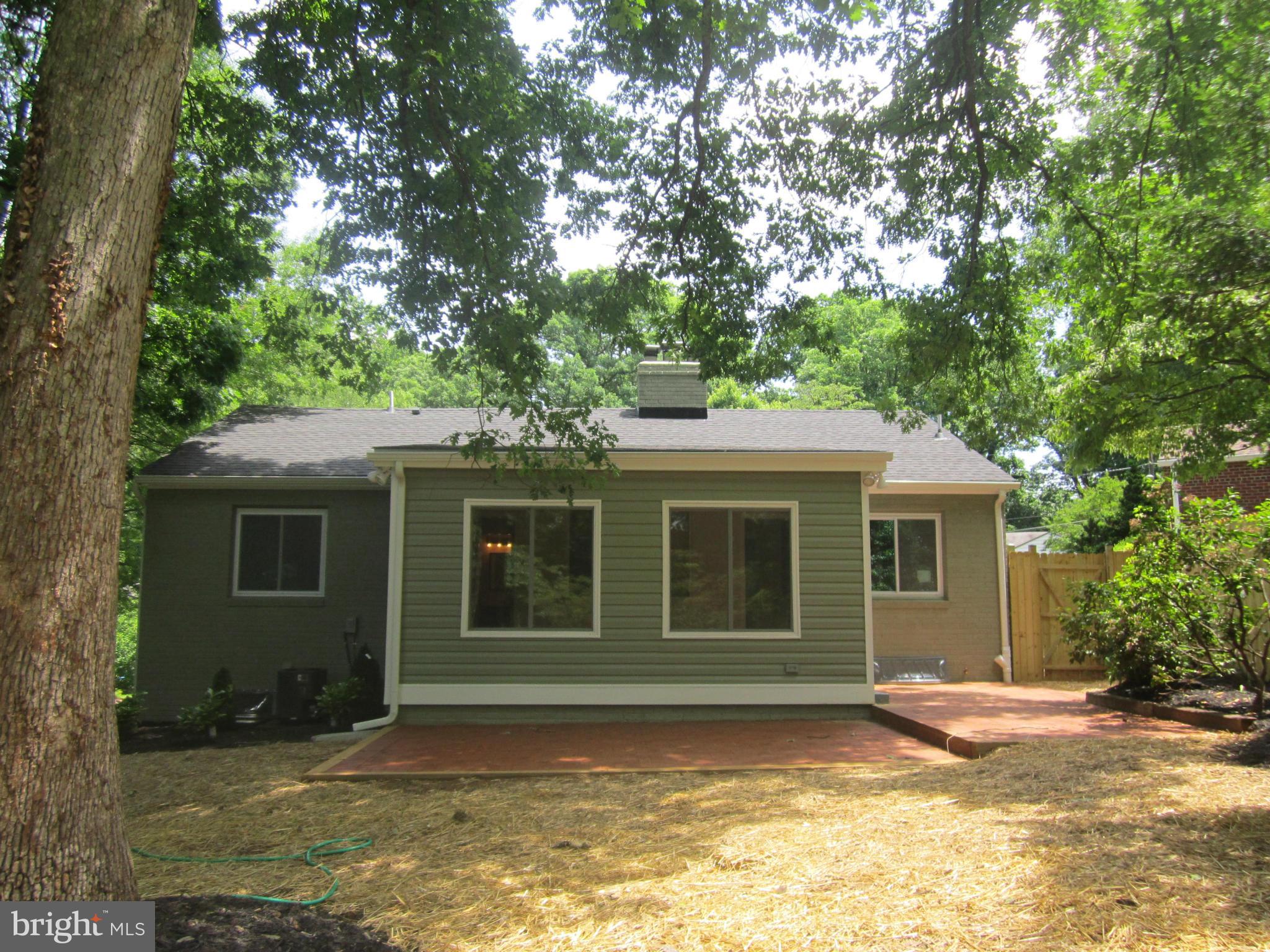 106 Devon Court Silver Spring, MD 20910 - Photo 22 of 24 Exterior (Rear)