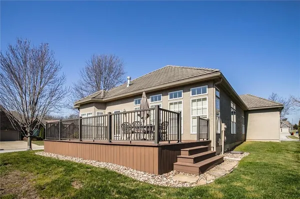 $495,000 | 405 Northwest Greenview Drive, Lee's Summit, MO 64064