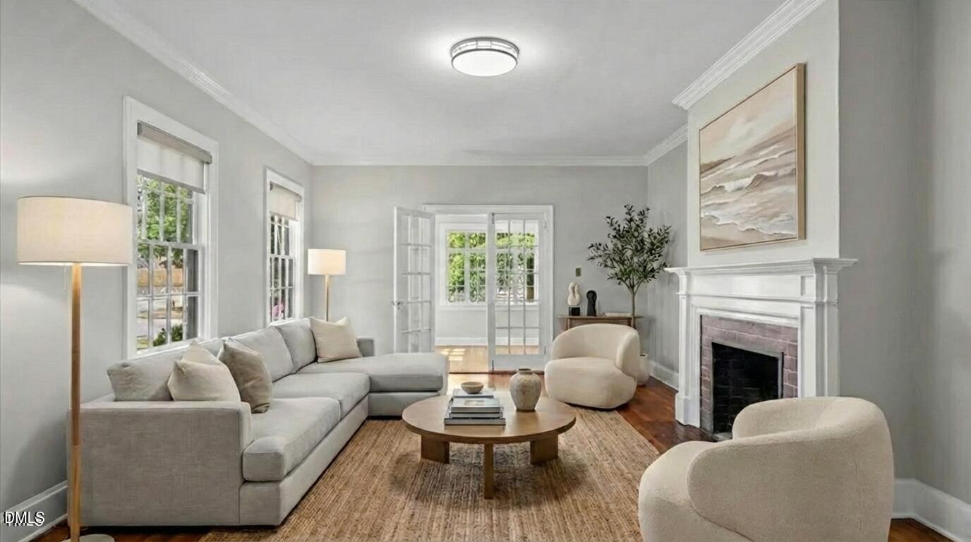 830 South Chestnut Street Henderson, NC 27536 - Photo 2 of 65 Living Room