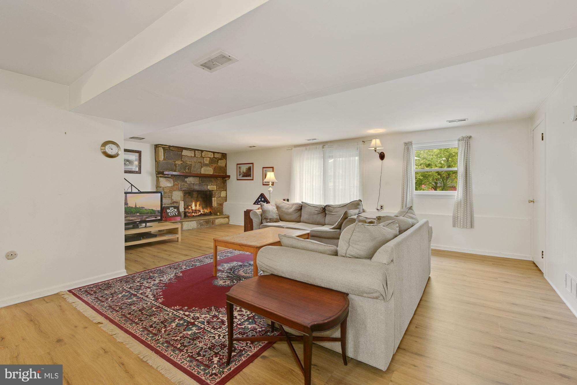 608 Parry Road Cinnaminson, NJ 08077 - Photo 15 of 26 Family Room w/exterior access to deck