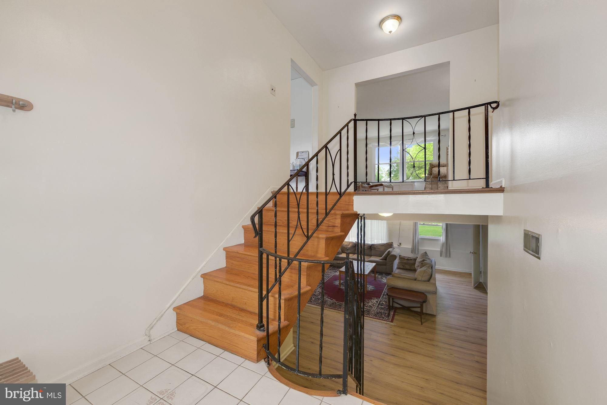 608 Parry Road Cinnaminson, NJ 08077 - Photo 3 of 26 Large 2-story foyer