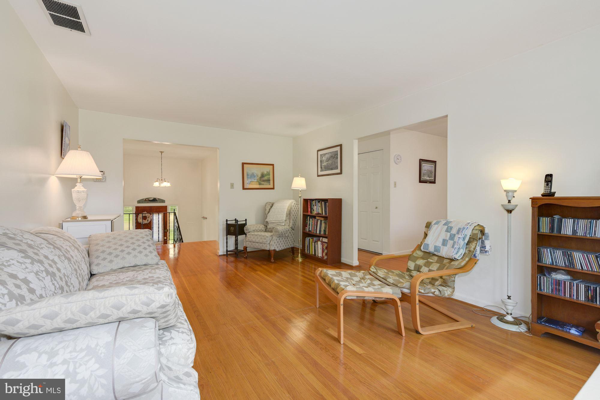 608 Parry Road Cinnaminson, NJ 08077 - Photo 5 of 26 Living Room