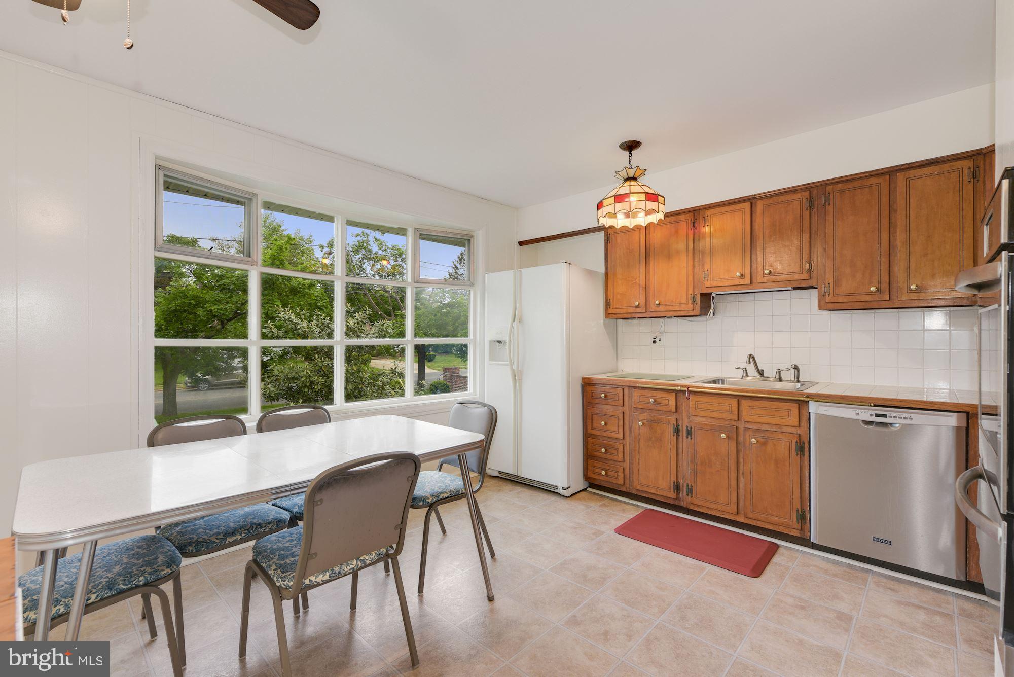 608 Parry Road Cinnaminson, NJ 08077 - Photo 7 of 26 Eat-in Kitchen, lots of light
