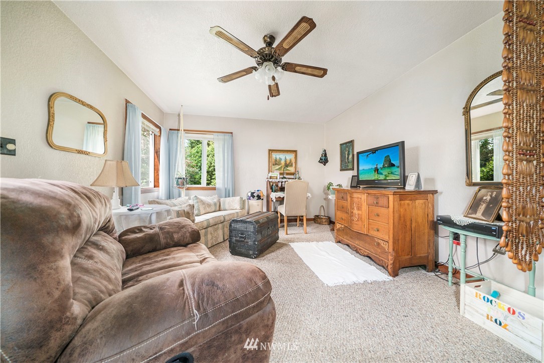 2246 Lincoln Creek Road Rochester, WA 98579 - Photo 4 of 12
